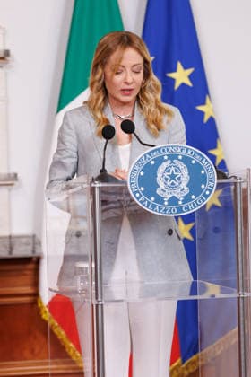 News - Giorgia Meloni meets with Irish Prime Minister Micheal Martin Italian Prime Minister Giorgia Meloni and Prime Minister of Ireland Micheal Martin (not in view) attend a press conference after the meeting at Palazzo Chigi on May 22, 2026, Rome, Italy. Rome Palazzo Chigi Italy Copyright: xEmanuelaxVertollix xLiveMediax LPN_2464491