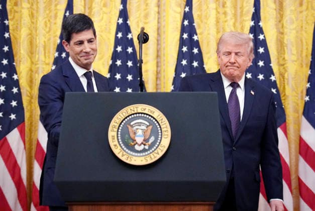 May 22, 2026, Washington, District Of Columbia, USA: Kevin Warsh, Chair of the Board of Governors of the Federal Reserve System prepares to make remarks after taking the oath of office during a swearing-In ceremony in the East Room of the White House in Washington on May 22, 2026. Looking on at right is United States President Donald J Trump Washington USA - ZUMAs152 20260522_faa_s152_016 Copyright: xYurixGripasx-xPoolxviaxCNPx
