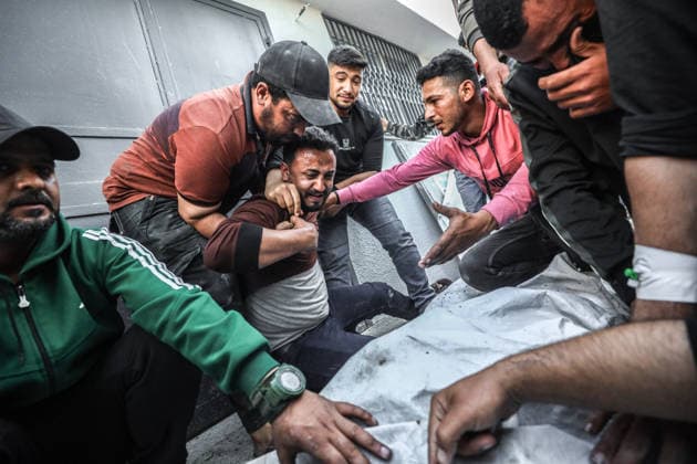 Two Palestinians were killed in Israeli attacks in Gaza GAZA CITY, GAZA, PALESTINE - MAY 22: Relatives of the 27-year-old Palestinian Loay Basal mourn as his body is brought to Al-Shifa Hospital following an Israeli military attack on the eastern part of Gaza City, despite the ongoing ceasefire, on May 22, 2026 in Gaza City, Gaza, Palestine. Two Palestinians were reported killed and several others injured as a result of continued Israeli strikes across the Gaza Strip. Khames Alrefi Anadolu Gaza City Gaza. Editorial use only. Please get in touch for any other usage.  Copyright: x2026xAnadoluxKhamesxAlrefix