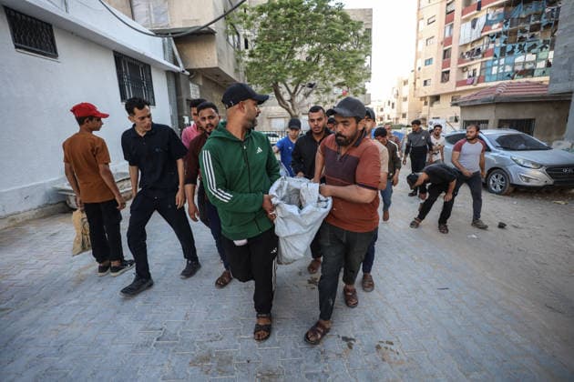Two Palestinians were killed in Israeli attacks in Gaza GAZA CITY, GAZA, PALESTINE - MAY 22: Relatives of the 27-year-old Palestinian Loay Basal mourn as his body is brought to Al-Shifa Hospital following an Israeli military attack on the eastern part of Gaza City, despite the ongoing ceasefire, on May 22, 2026 in Gaza City, Gaza, Palestine. Two Palestinians were reported killed and several others injured as a result of continued Israeli strikes across the Gaza Strip. Khames Alrefi Anadolu Gaza City Gaza. Editorial use only. Please get in touch for any other usage.  Copyright: x2026xAnadoluxKhamesxAlrefix