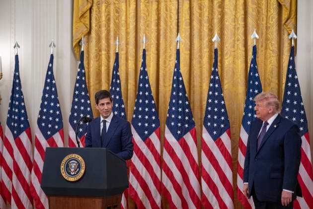 May 22, 2026, Washington, Dc, United States: President DONALD TRUMP hosted the swearing in ceremony of new Federal Reserve Chairman Kevin Warsh in the East Room of the White House on May 22, 2026. Washington United States - ZUMAl312 20260522_znp_l312_012 Copyright: xAndrewxLeydenx