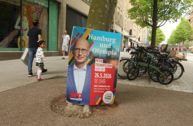 Poster of the Hamburg SPD with the portrait of Mayor Peter Tschentscher Invitation to an event at the Kurt Schuhmacher Haus to campaign for Yes votes in the referendum on May 31, in which the Hanseatic citys bid to host the Olympic Games and Paralympics will be voted on Old Town Hamburg