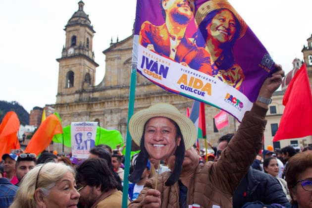 May 22, 2026, Bogota, Cundinamarca, COLOMBIA: A supporter holds up a picture of Colombia s ruling party vice-presidential candidate AIDA QUILCUE in front of the Primary Cathedral for the final campaign rally of leftist Senator and presidential frontrunner IVAN CEPEDA, ahead of the May 31 election. The massive turnout underscores the high stakes of a vote defining a sharp left-right divide, as Colombians choose between policy continuity and a conservative shift. Bogota COLOMBIA  - ZUMAd225 20260522_znp_d225_019 Copyright: xZoraidaxDiazx