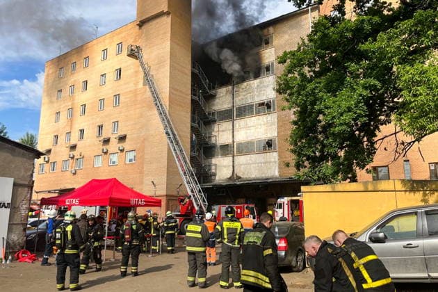 RUSSIA, MOSCOW - MAY 23, 2026: Firefighters battle a fire at a warehouse in south-eastern Moscow. Sergei Shakhidzhanyan TASS  92905796