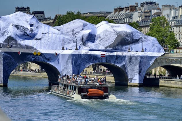 Pont Neuf Cave Unveiled To Parisians - Paris The Pont Neuf cave, JR s ephemeral monumental work measuring 120 meters long and 18 meters high, is unveiled to Parisians, on May 22, 2026, before its official opening on June 6, paying homage to Christo and Jeanne-Claude s 1985 work The Pont Neuf Wrapped and remaining visible until June 28, 2026. Photo by Karim Ait Adjedjou ABACAPRESS.COM Paris France  Copyright: xAitxAdjedjouxKarim ABACAx