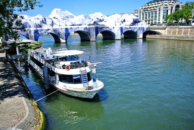 Pont Neuf Cave Unveiled To Parisians - Paris The Pont Neuf cave, JR s ephemeral monumental work measuring 120 meters long and 18 meters high, is unveiled to Parisians, on May 22, 2026, before its official opening on June 6, paying homage to Christo and Jeanne-Claude s 1985 work The Pont Neuf Wrapped and remaining visible until June 28, 2026. Photo by Karim Ait Adjedjou ABACAPRESS.COM Paris France  Copyright: xAitxAdjedjouxKarim ABACAx