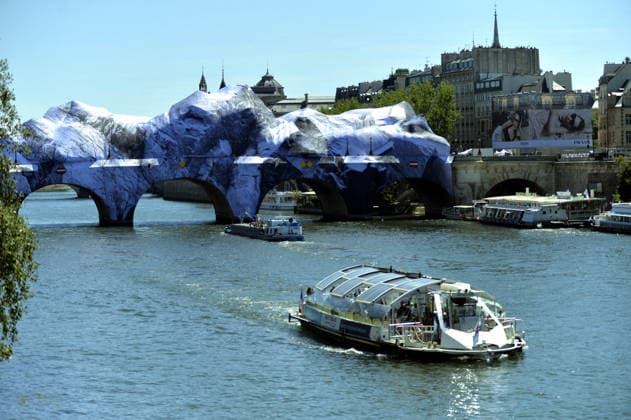 Pont Neuf Cave Unveiled To Parisians - Paris The Pont Neuf cave, JR s ephemeral monumental work measuring 120 meters long and 18 meters high, is unveiled to Parisians, on May 22, 2026, before its official opening on June 6, paying homage to Christo and Jeanne-Claude s 1985 work The Pont Neuf Wrapped and remaining visible until June 28, 2026. Photo by Karim Ait Adjedjou ABACAPRESS.COM Paris France  Copyright: xAitxAdjedjouxKarim ABACAx