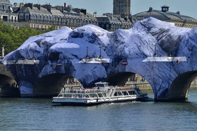 Pont Neuf Cave Unveiled To Parisians - Paris The Pont Neuf cave, JR s ephemeral monumental work measuring 120 meters long and 18 meters high, is unveiled to Parisians, on May 22, 2026, before its official opening on June 6, paying homage to Christo and Jeanne-Claude s 1985 work The Pont Neuf Wrapped and remaining visible until June 28, 2026. Photo by Karim Ait Adjedjou ABACAPRESS.COM Paris France  Copyright: xAitxAdjedjouxKarim ABACAx