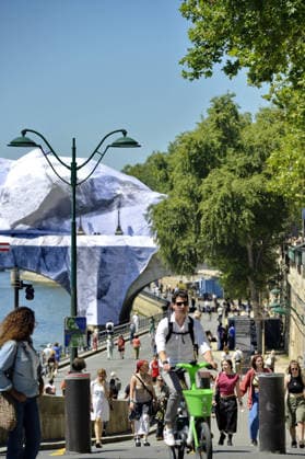 Pont Neuf Cave Unveiled To Parisians - Paris The Pont Neuf cave, JR s ephemeral monumental work measuring 120 meters long and 18 meters high, is unveiled to Parisians, on May 22, 2026, before its official opening on June 6, paying homage to Christo and Jeanne-Claude s 1985 work The Pont Neuf Wrapped and remaining visible until June 28, 2026. Photo by Karim Ait Adjedjou ABACAPRESS.COM Paris France  Copyright: xAitxAdjedjouxKarim ABACAx