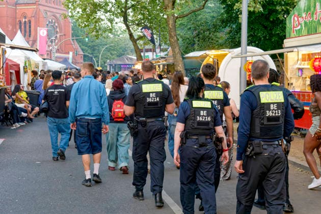 Karneval der Kulturen 2026, event, street party, Blücherplatz, multiculturalism, Berlin Kreuzberg, police at Karneval der Kulturen 2026, event, street party, Blücherplatz, multiculturalism, police operation, safety, security, Berlin Kreuzberg,