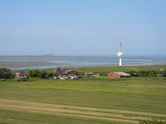 CNTV NEUWERK On the north-western shore of the island of Neuwerk is the 52-meter-high New Radar Tower 22 05 2026 Since 1310, the listed Neuwerk weir and lighthouse has dominated the island as the oldest secular building in Hamburg and the oldest lighthouse on the German North Sea coast This unique building is now being extensively renovate