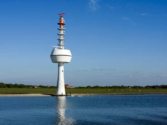 CNTV NEUWERK On the north-western shore of the island of Neuwerk is the 52-meter-high New Radar Tower 22 05 2026 Since 1310, the listed Neuwerk weir and lighthouse has dominated the island as the oldest secular building in Hamburg and the oldest lighthouse on the German North Sea coast This unique building is now being extensively renovate