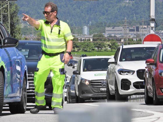 23 05 2026 Switzerland Canton Uri traffic jam picture traffic jam on the Gotthard highway Vuech policeman