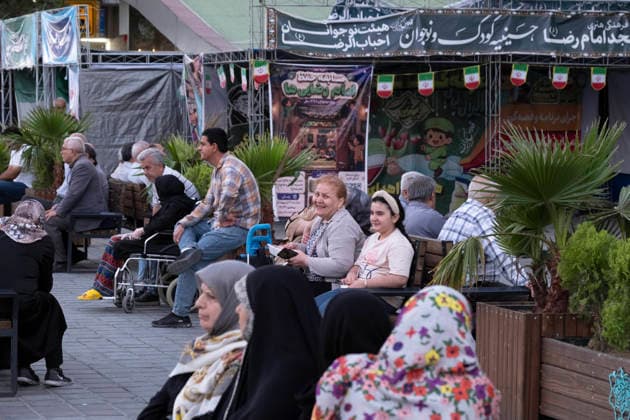 Daily Life In Iran Amid Threat About New Possible War Elderly people sit on a sidewalk in a business district in downtown Tehran, Iran, on May 22, 2026. U.S. President Donald Trump has indicated the possibility of military action against Iran if no agreement is reached with Iranian officials. Tehran Tehran Iran  Copyright: xMortezaxNikoubazlx originalFilename: nikoubazl-dailylif260522_npt76