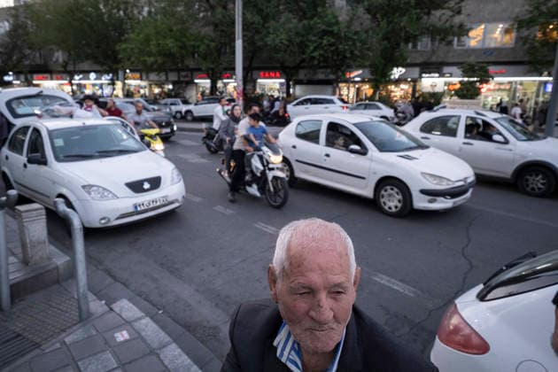 Daily Life In Iran Amid Threat About New Possible War An elderly Iranian man smiles as he sits on a sidewalk in a business district in downtown Tehran, Iran, on May 22, 2026. U.S. President Donald Trump has threatened Iran with the possibility of a new conflict. According to official reports, Trump is considering military action against the Islamic Republic if no agreement is reached with Iranian officials. Tehran Tehran Iran  Copyright: xMortezaxNikoubazlx originalFilename: nikoubazl-dailylif260522_np6KZ
