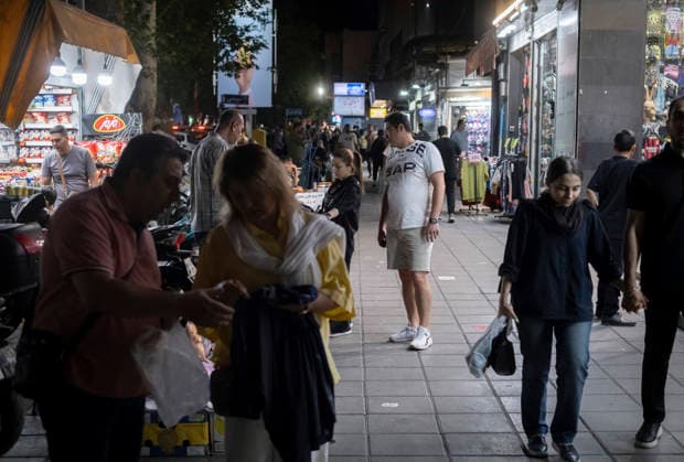 Daily Life In Iran Amid Threat About New Possible War People shop from sidewalk vendors in a business district in downtown Tehran, Iran, on May 22, 2026. U.S. President Donald Trump is reportedly considering military action against Iran if no agreement is reached with Iranian officials. Tehran Tehran Iran  Copyright: xMortezaxNikoubazlx originalFilename: nikoubazl-dailylif260522_npwbO