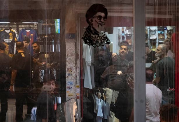 Daily Life In Iran Amid Threat About New Possible War People shop at sports stores near graffiti depicting a portrait of Iran s late Supreme Leader Ayatollah Ali Khamenei in a business district in downtown Tehran, Iran, on May 22, 2026. U.S. President Donald Trump has indicated the possibility of military action against Iran if no agreement is reached with Iranian officials, according to official reports. Tehran Tehran Iran  Copyright: xMortezaxNikoubazlx originalFilename: nikoubazl-dailylif260522_npELu