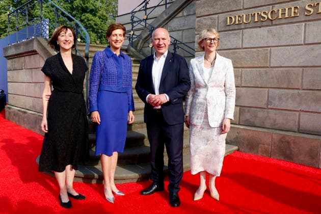 Staatsoper für Alle, Arrival to Nabucco in front of the Staatsoper, Berlin, 23 05 2026 Elisabeth Sobotka, Ilka Horstmeier, Kai Wegener and Nina Englert arriving for Staatsoper für Alle Giuseppe Verdis opera Nabucco on Bebelplatz in Berlin on 23 5 2026 Berlin Staatsoper Unter den Linden Copyright: xAnitaxBuggex