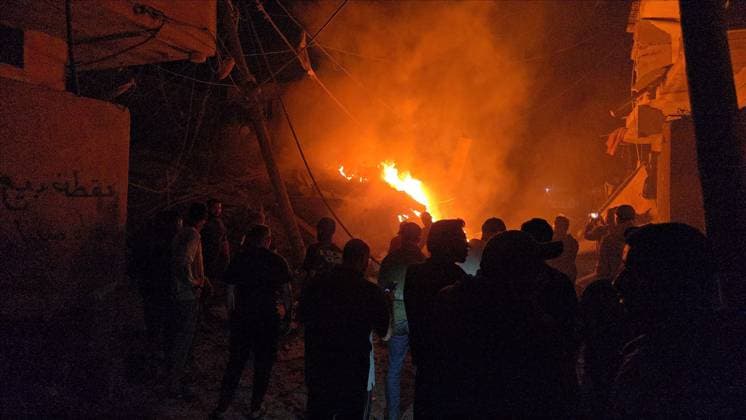 Israeli army continues attacking Gaza despite ceasefire DEIR AL-BALAH, GAZA, PALESTINE - MAY 23: Thick smoke and flames rise from a multi-story apartment building following an Israeli air strike in the city of Deir al-Balah, located in the central Gaza Strip, Palestine on May 23, 2026. Stringer Anadolu Deir al-Balah Gaza. Editorial use only. Please get in touch for any other usage.  Copyright: x2026xAnadoluxStringerx