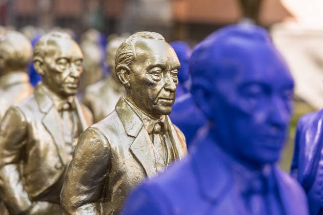 Adenauer art installation in Bad Honnef 23 05 26 Art installation by artist Ottmar Hörl with 200 gold and blue sculptures of the first Federal Chancellor Konrad Adenauer on the church square in Bad Honnef The presentat Copyright: xMarcxJohnx