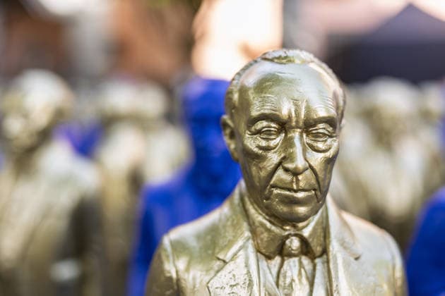 Adenauer art installation in Bad Honnef 23 05 26 Art installation by artist Ottmar Hörl with 200 gold and blue sculptures of the first Federal Chancellor Konrad Adenauer on the church square in Bad Honnef The presentat Copyright: xMarcxJohnx