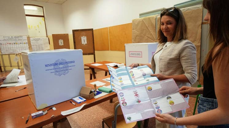 May 24, 2026, Venezia, VE: Apertura di un seggio elettorale nel centro storico veneziano per il rinnovo della municipalitÃ , Venezia, 24 maggio 2026. ANSA ANDREA MEROLA A polling station opens in Venice s historic center for the municipal election, Venice, May 24, 2026. ANSA ANDREA MEROLA Venezia VE  - ZUMAa110 20260524_zaf_a110_002 Copyright: xAndreaxMerolax