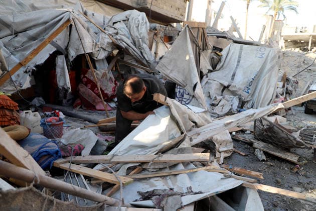 Israeli attacks continue in Gaza DEIR AL-BALAH, GAZA, PALESTINE - MAY 24: Palestinians inspect the rubble after the Israeli army demolished a building in western Deir al-Balah late at night despite the ceasefire, following threats forcing residents to flee the area on May 24, 2026, in Deir al-Balah, Gaza. Khalil Ramzi Alkahlut Anadolu Deir Al Balah Gaza. Editorial use only. Please get in touch for any other usage.  Copyright: x2026xAnadoluxKhalilxRamzixAlkahlutx