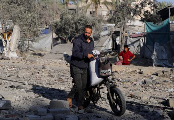 Israeli attacks continue in Gaza DEIR AL-BALAH, GAZA, PALESTINE - MAY 24: Palestinians inspect the rubble after the Israeli army demolished a building in western Deir al-Balah late at night despite the ceasefire, following threats forcing residents to flee the area on May 24, 2026, in Deir al-Balah, Gaza. Khalil Ramzi Alkahlut Anadolu Deir Al Balah Gaza. Editorial use only. Please get in touch for any other usage.  Copyright: x2026xAnadoluxKhalilxRamzixAlkahlutx