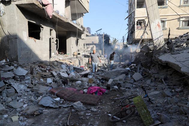 Israeli attacks continue in Gaza DEIR AL-BALAH, GAZA, PALESTINE - MAY 24: Palestinians inspect the rubble after the Israeli army demolished a building in western Deir al-Balah late at night despite the ceasefire, following threats forcing residents to flee the area on May 24, 2026, in Deir al-Balah, Gaza. Khalil Ramzi Alkahlut Anadolu Deir Al Balah Gaza. Editorial use only. Please get in touch for any other usage.  Copyright: x2026xAnadoluxKhalilxRamzixAlkahlutx