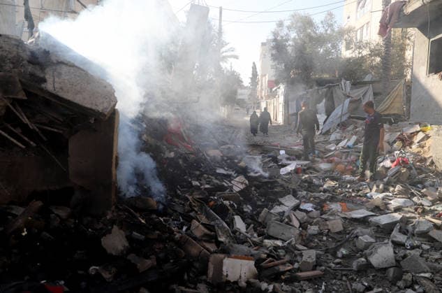 Israeli attacks continue in Gaza DEIR AL-BALAH, GAZA, PALESTINE - MAY 24: Palestinians inspect the rubble after the Israeli army demolished a building in western Deir al-Balah late at night despite the ceasefire, following threats forcing residents to flee the area on May 24, 2026, in Deir al-Balah, Gaza. Khalil Ramzi Alkahlut Anadolu Deir Al Balah Gaza. Editorial use only. Please get in touch for any other usage.  Copyright: x2026xAnadoluxKhalilxRamzixAlkahlutx