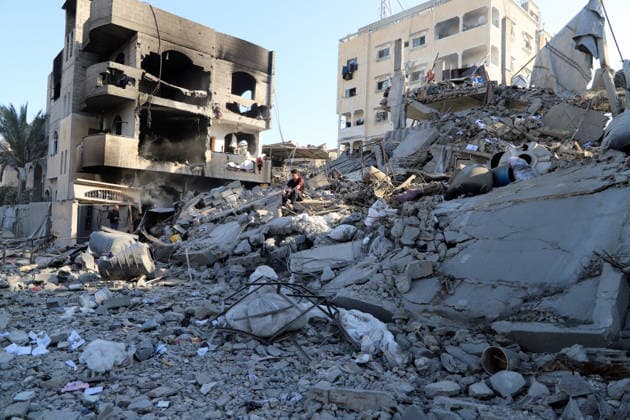 Israeli attacks continue in Gaza DEIR AL-BALAH, GAZA, PALESTINE - MAY 24: Palestinians inspect the rubble after the Israeli army demolished a building in western Deir al-Balah late at night despite the ceasefire, following threats forcing residents to flee the area on May 24, 2026, in Deir al-Balah, Gaza. Khalil Ramzi Alkahlut Anadolu Deir Al Balah Gaza. Editorial use only. Please get in touch for any other usage.  Copyright: x2026xAnadoluxKhalilxRamzixAlkahlutx