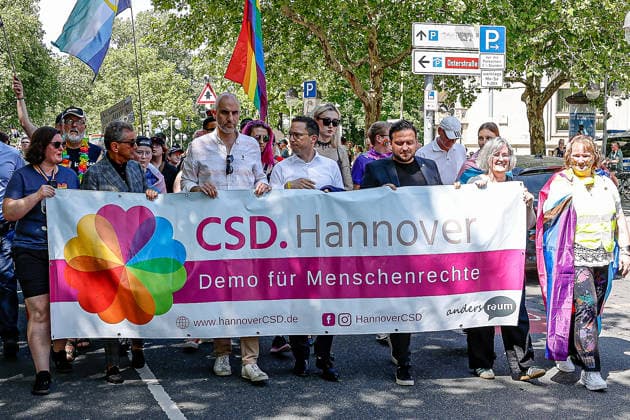 CSD Hannover 2026 Motto We are writing the future Equal Rights Self-determined Queer Leading the demonstration from left to right Nadine Rochlitzer, Board Andersraum e V , Michel Friedman, publicist and talk show host Belit Onay Bündnis90 Die Grünen , Lord Mayor of the State Capital Hannover Falko Mo
