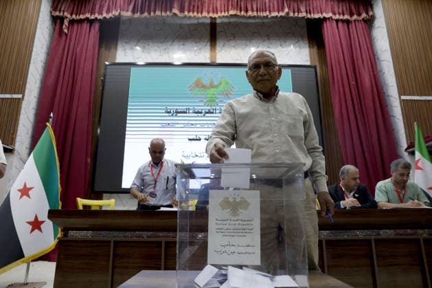 News Bilder des Tages Syria holds parliamentary elections in Ain al-Arab ALEPPO GOVERNORATE, SYRIA - MAY 24: Voting begin to elect members of the country’s People’s Assembly (parliament), the Higher Committee for People’s Assembly Elections said in Ayn al-Arab district of Aleppo Governorate in northern Syria, on May 24, 2026. Polling opened in the Hasakah and Qamishli districts of Hasakah province, as well as in the Ain al-Arab district of Aleppo province, the SANA news agency said, citing the committee. The committee stated that 12 candidates are contesting two seats in Ain al-Arab from an electoral body of 100 members, while 13 candidates are competing for three seats in Hasakah, where 150 electors are eligible to vote. Bakr Al Kasem Anadolu Aleppo Syria. Ed  Copyright: x2026xAnadoluxBakrxAlxKasemx