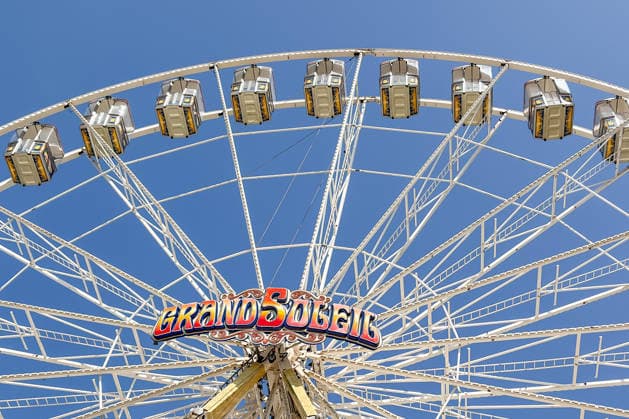 Freiburg im Breisgau GER, Volksfest, Freiburg im Breisgau, 24 05 2026 The Grand Soleil Ferris wheel in front of a bright blue summer sky Copyright: xEibner-Pressefoto ThomasxHessx