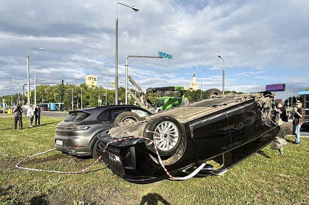 RUSSIA, MOSCOW - MAY 24, 2026: The scene of a road collision involving the car of football player Alexander Prudnikov, at the crossing of Michurinsky Prospekt Street and Lomonosovsky Prospekt Street Moscow Russia  - ZUMAt113 20260524_zaa_t113_292 Copyright: xIlyaxLazarevx
