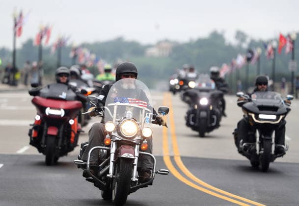 May 24, 2026, Washington, District Of Columbia, USA: Motorcyclists ride in formation over the Arlington Memorial Bridge during the Rolling to Remember ride on Memorial Day weekend in Washington, DC, USA, on May 24, 2026. The Rolling to Remember tradition has been active for 38 years, honouring fallen service members, prisoners of war, and those still missing in action during Memorial Day weekend. Washington USA - ZUMAs337 20260524_znp_s337_007 Copyright: xGentxShkullakux