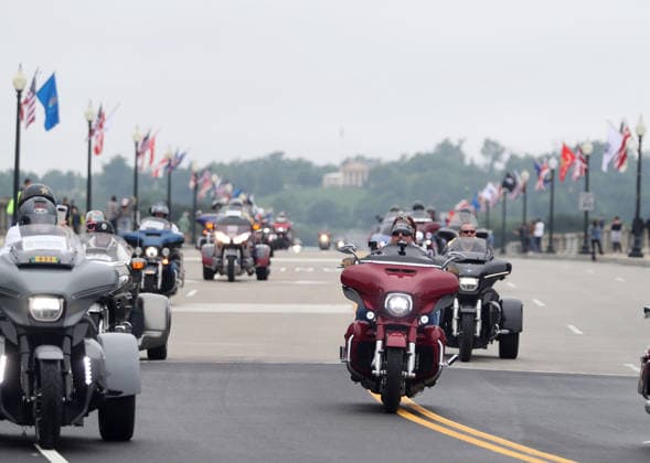 May 24, 2026, Washington, District Of Columbia, USA: Motorcyclists ride in formation over the Arlington Memorial Bridge during the Rolling to Remember ride on Memorial Day weekend in Washington, DC, USA, on May 24, 2026. The Rolling to Remember tradition has been active for 38 years, honouring fallen service members, prisoners of war, and those still missing in action during Memorial Day weekend. Washington USA - ZUMAs337 20260524_znp_s337_009 Copyright: xGentxShkullakux