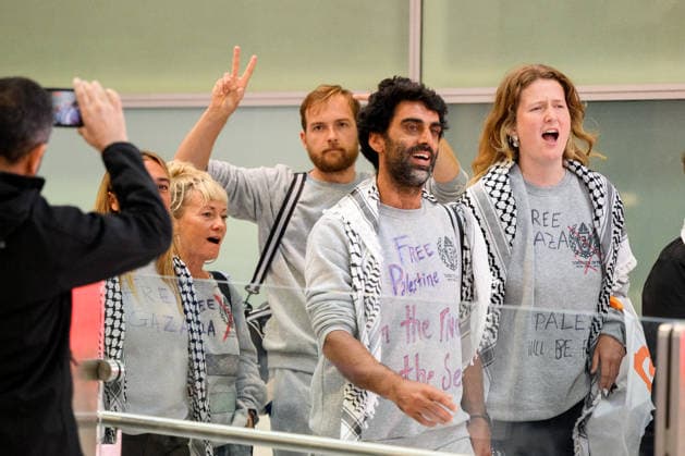 AUSTRALIAN FLOATILLA ARRIVALS, Australian activists return home after being detained by Israel while trying to deliver aid to war-torn Gaza onboard the Global Sumud Flotilla, at Sydney International Airport, Sydney, Monday, May 25, 2026. ( NO ARCHIVING SYDNEY NEW SOUTH WALES AUSTRALIA  Copyright: xBIANCAxDExMARCHIx 20260525127547624443