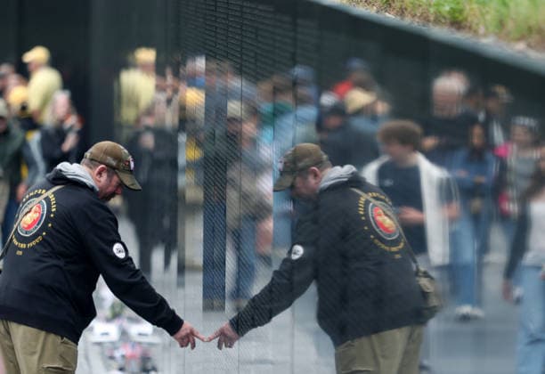 May 24, 2026, Washington, District Of Columbia, USA: Visitors try to find the names of their relatives at the Vietnam Veterans Memorial following the Rolling to Remember ride over Memorial Day weekend in Washington, DC, USA, on May 24, 2026. The Rolling to Remember tradition has been active for 38 years, honouring fallen service members, prisoners of war, and those still missing in action during Memorial Day weekend. Washington USA - ZUMAs337 20260524_znp_s337_042 Copyright: xGentxShkullakux