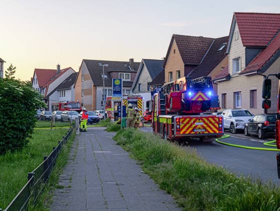 Apartment in Lehrte on fire In Schützenstraße in Lehrte, an apartment on the upper floor burned down completely early on Whit Monday Copyright: xBerndxGüntherx
