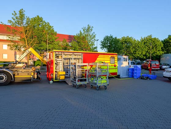 Apartment in Lehrte on fire The hygiene roll-off container of the Lehrte fire department was set up near the scene of the fire Copyright: xBerndxGüntherx