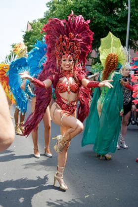 The parade for the 30th Carnival of Cultures passes through Berlin Friedrichshain Around 4,000 participants in around 67 different groups and floats take part in the parade Berlin, 24 05 2026 Foto:xM.xBehrensx xFuturexImagex karneval_6501