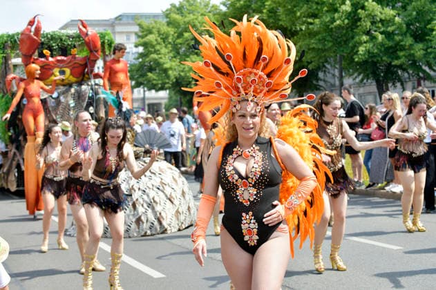 The parade for the 30th Carnival of Cultures passes through Berlin Friedrichshain Around 4,000 participants in around 67 different groups and floats take part in the parade Berlin, 24 05 2026 Foto:xM.xBehrensx xFuturexImagex karneval_6507