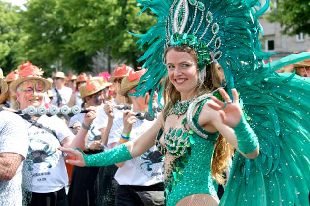 The parade for the 30th Carnival of Cultures passes through Berlin Friedrichshain Around 4,000 participants in around 67 different groups and floats take part in the parade Berlin, 24 05 2026 Foto:xM.xBehrensx xFuturexImagex karneval_6510