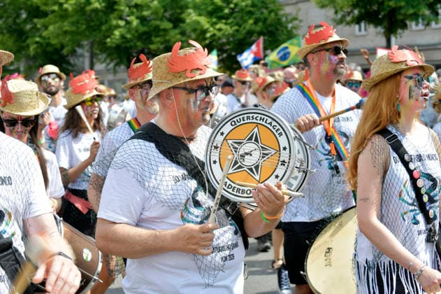 The parade for the 30th Carnival of Cultures passes through Berlin Friedrichshain Around 4,000 participants in around 67 different groups and floats take part in the parade Berlin, 24 05 2026 Foto:xM.xBehrensx xFuturexImagex karneval_6511
