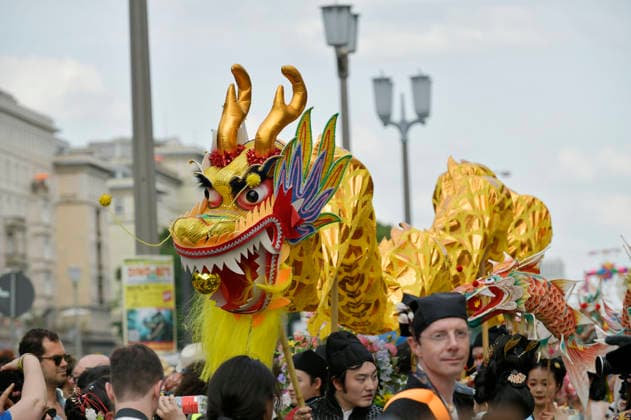 The parade for the 30th Carnival of Cultures passes through Berlin Friedrichshain Around 4,000 participants in around 67 different groups and floats take part in the parade Berlin, 24 05 2026 Foto:xM.xBehrensx xFuturexImagex karneval_6532