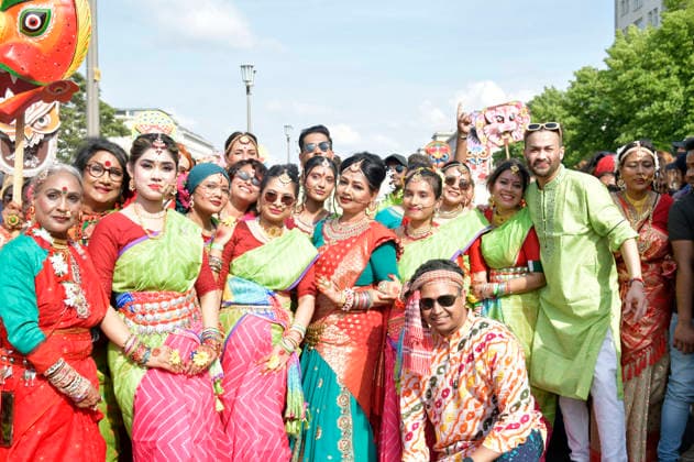 The parade for the 30th Carnival of Cultures passes through Berlin Friedrichshain Around 4,000 participants in around 67 different groups and floats take part in the parade Berlin, 24 05 2026 Foto:xM.xBehrensx xFuturexImagex karneval_6539