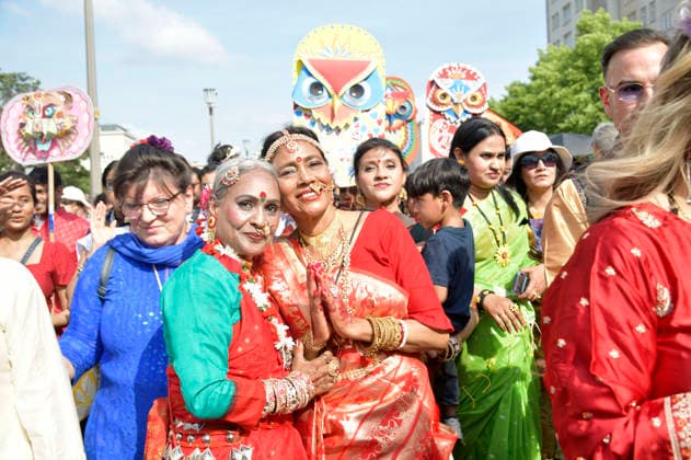 The parade for the 30th Carnival of Cultures passes through Berlin Friedrichshain Around 4,000 participants in around 67 different groups and floats take part in the parade Berlin, 24 05 2026 Foto:xM.xBehrensx xFuturexImagex karneval_6540