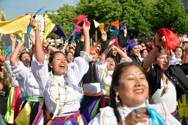 The parade for the 30th Carnival of Cultures passes through Berlin Friedrichshain Around 4,000 participants in around 67 different groups and floats take part in the parade Berlin, 24 05 2026 Foto:xM.xBehrensx xFuturexImagex karneval_6553