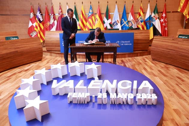 Valencia hosts the meeting of the Commission of Provincial Councils, Cabildos and Island Councils The President of the Provincial Council of Seville, Javier Fernandez, signs in the book of honor before participating in the meeting of the Commission of Provincial Councils, Cabildos and Island Councils, held in Valencia On May 25, 2026 in Valencia Spain The President of the Provincial Council of Seville, Javier Fernandez, has participated this Monday, May 25, in the Commission of Provincial Councils, Councils and Island Councils of the FEMP, held in Valencia and where the presidents of provincial and island governments across the country have addressed key issues related to funding, autonomy and updating procedures in these local administrat Copyright: xRocioxRuzx 7548263